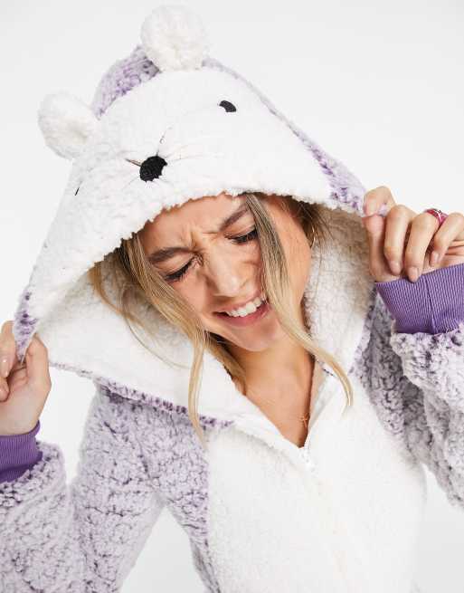 Loungeable – Frostlila onesie i fårskinnsimitation med igelkottsdesign