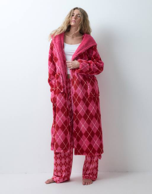 Loungeable gemütlicher Midilanger Bademantel mit Kapuze in Pink und Rot mit Argyle-Karo, 2 von 4