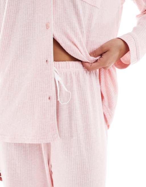 Loungeable – Gerippter Pyjama in meliertem Rosa mit Paspelierung, aus Oberteil mit Reverskragen und weit geschnittener Hose, 2 von 4