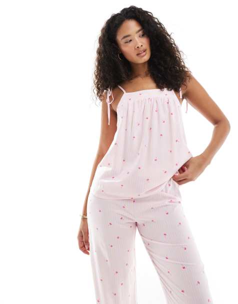 Loungeable - Gestreepte cami met gestrikte schouderbandjes en broek met palmboomprint in roze - view 1