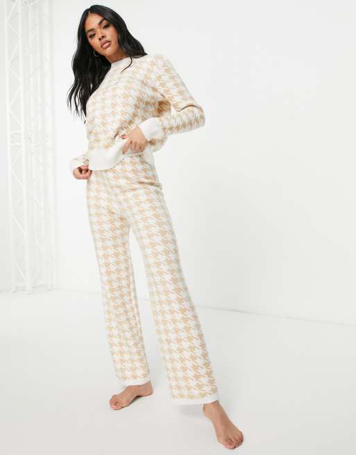 Loungeable houndstooth knitted lounge trousers in cream, 4 of 4
