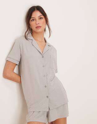 Loungeable - Jersey-Pyjama in Grau meliert mit kurzärmligem Hemd und Shorts