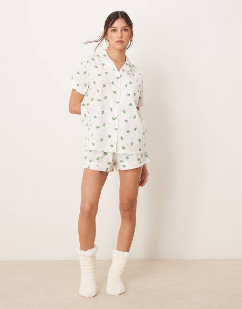 Loungeable – Kaktusmönstrad pyjamas i dobbyväv med kortärmad skjorta och shorts - view 1