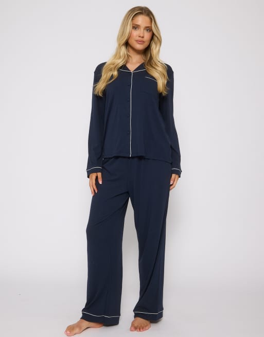 Loungeable – Klassischer, gerippter Pyjama in Marineblau, bestehend aus langärmligem Hemd und langer Hose , 5 von 7