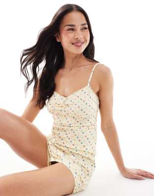 Loungeable - Knapp geschnittenes Set mit Longline-Camisole und Shorts mit Print und Waffelstruktur-Bunt