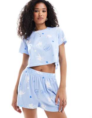 Loungeable - Kurzes Pyjama-Set mit Armor-Muster in Blau mit T-Shirt und Shorts