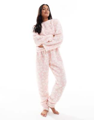 Loungeable - Kuscheliges, zweiteiliges Sherpa-Nachtwäsche-Set in Rosa mit Leopardenmuster