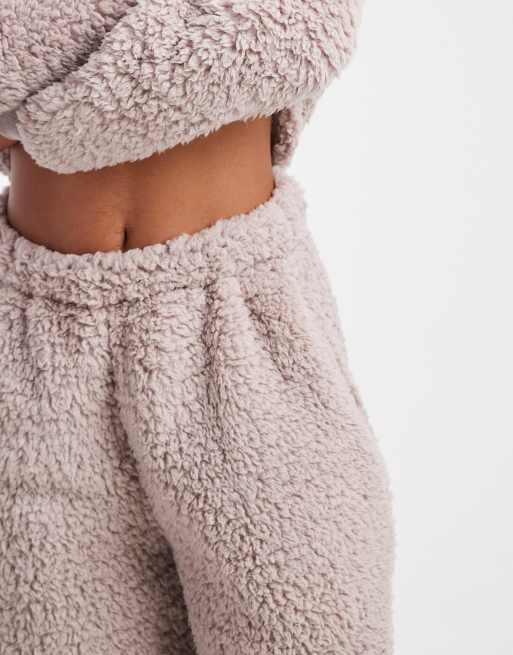 Loungeable – Kuschliges Nachtwäsche-Set aus Teddystoff in Nerzrosa mit weiter Hose und Sweatshirt, 4 von 4