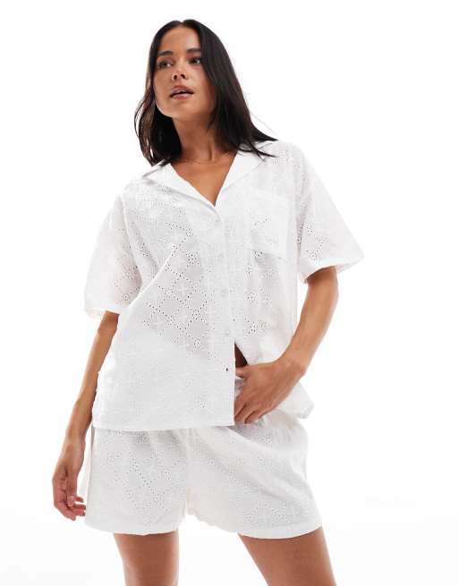 Loungeable – Ladies – Bestickter, kurzer Pyjama in Weiß, 2 von 4
