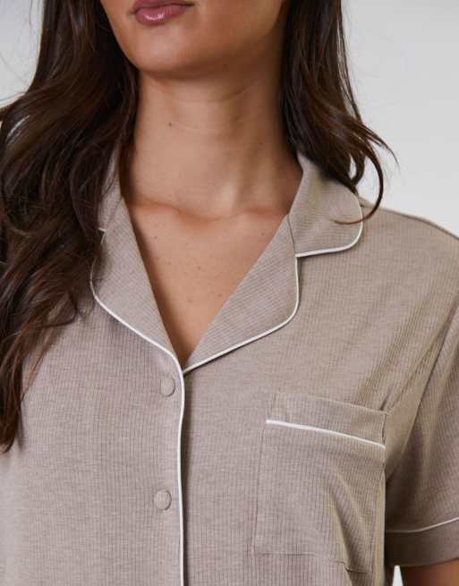 Loungeable – Ladies – Klassischer kurzer Pyjama in Hellbeige mit Rippstruktur, 3 von 4