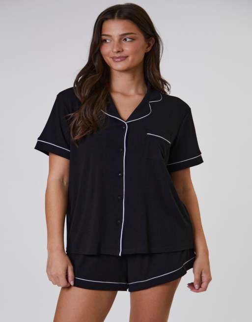 Loungeable – Ladies – Klassischer kurzer Pyjama in Schwarz mit Rippstruktur, 6 von 7