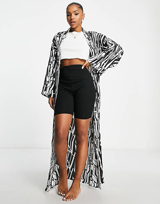 Loungeable long robe in cream and black abstract print 