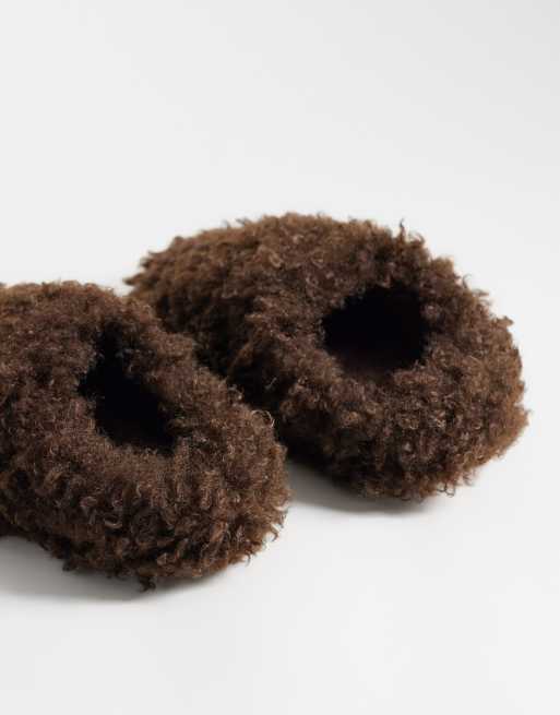 Loungeable longe mongolian faux fur shaggy slippers in chocolate brown, 4 of 4