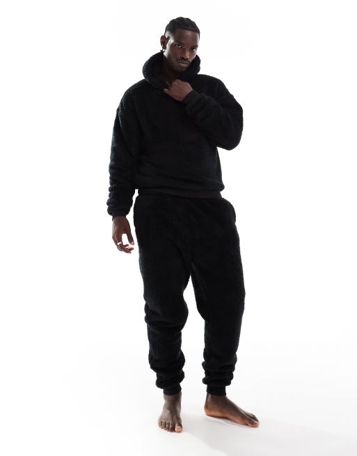Loungeable – Lounge-Jogginghose aus Sherpa-Fleece in Schwarz