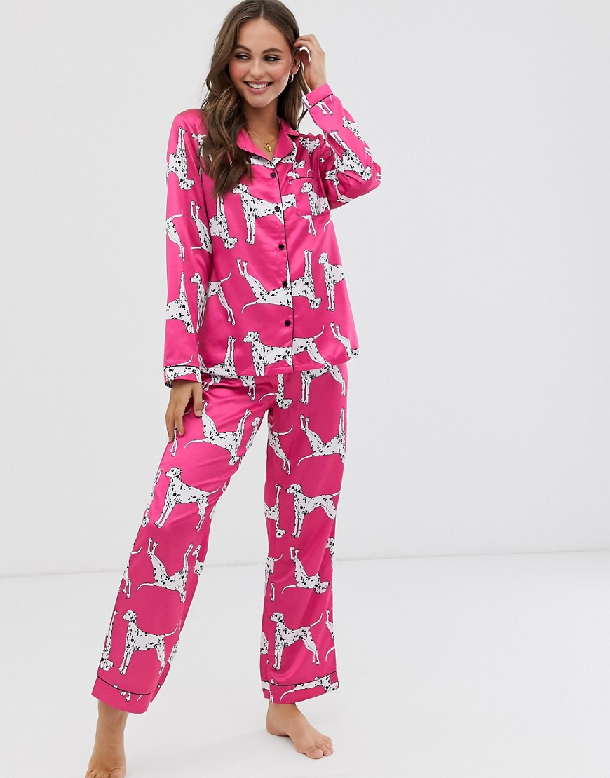 Loungeable — Luxe — Lyserødt pyjamassæt i satin med dalmatinerprint-Pink