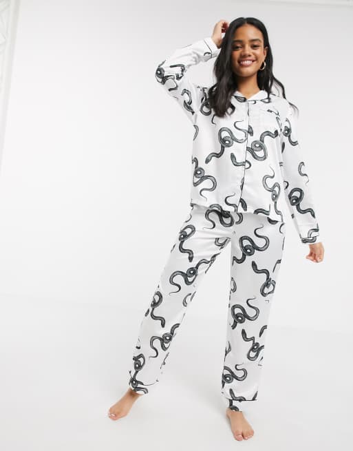 Bully Geruststellen Extreem Loungeable Luxe serpent print satin pyjama set | ASOS