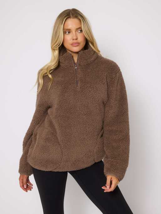 Loungeable - Maglione in pile borg color moka con tasche e zip corta