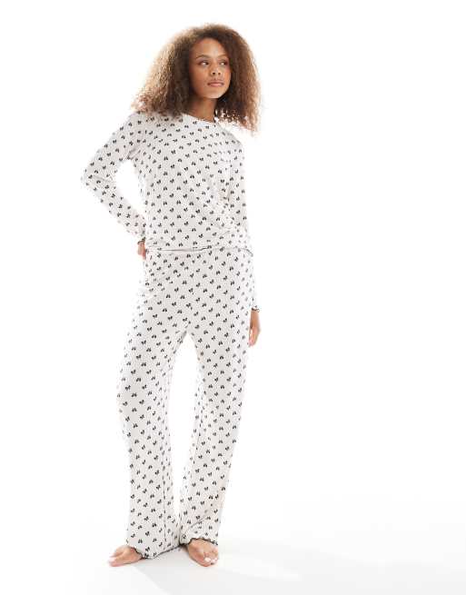 Loungeable - Meleret cremehvidt pyjamassæt med sløjfeprint i superblød ribstrik, 2 af 4
