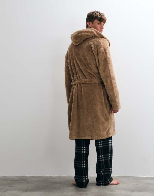 Loungeable Mens sherpa hooded robe in mocha, 3 of 5