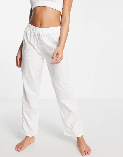 Loungeable – Mix and Match – Pyjamahose in Weiß mit Punktestruktur