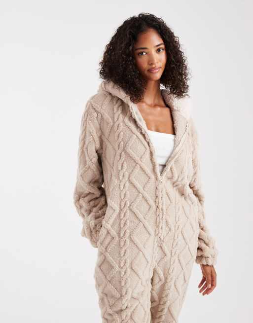 Loungeable - Onesie confort en sherpa à détails torsadés - Beige et crème, 2 de 4
