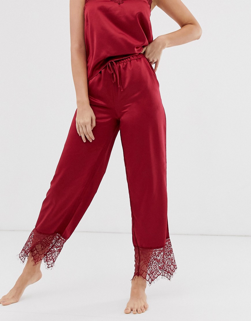 Loungeable - Pantaloni del pigiama in raso bordeaux con bordi in pizzo-Rosso