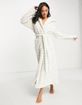 Loungeable - Peignoir long en tissu c?�tel?� duveteux - Cr?�me | ASOS