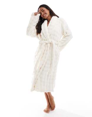 Loungeable - Peignoir mi-long en polaire texturé avec col châle - Crème-Blanc