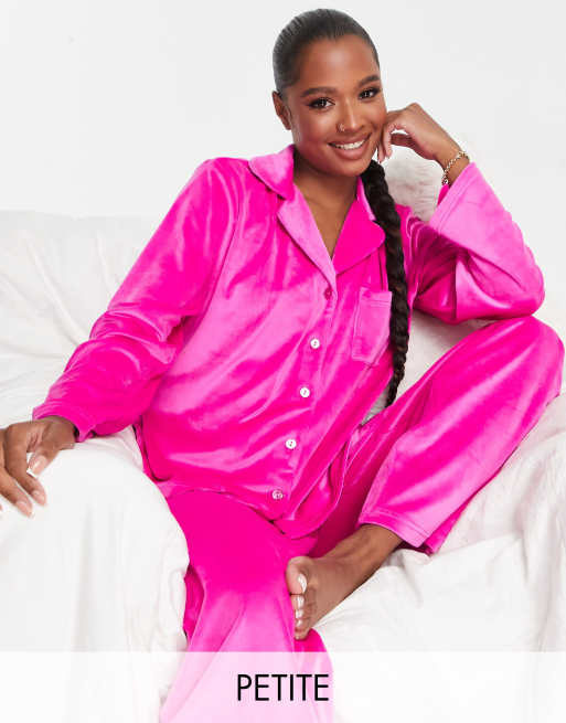 Loungeable Petite – Chockrosa pyjamas i supermjuk velour med platt krage