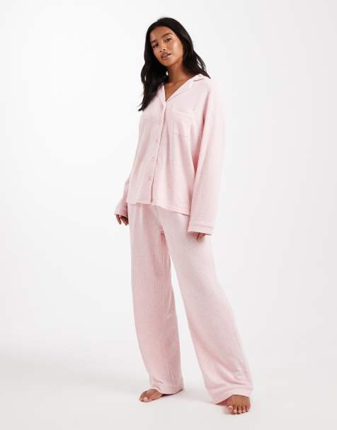 Loungeable Petite - Geribbelde pyjamaset van top met reverskraag en broek met wijde pijpen en biezen in gemêleerd roze - view 1