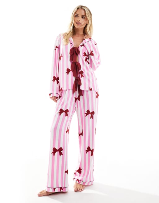 Loungeable Petite - Pigiama in morbidissimo jersey a righe rosa con stampa di fiocchi, 2 di 4