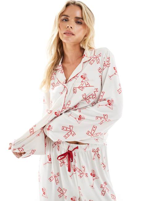 Loungeable Petite - Pigiama in morbido jersey crema con stampa di fiocchi e cocktail, 2 di 4