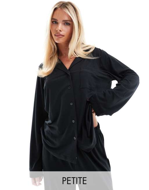 Loungeable Petite - Pyjamaset van superzachte jersey top met reverskraag en broek met wijde pijpen en biezen in zwart