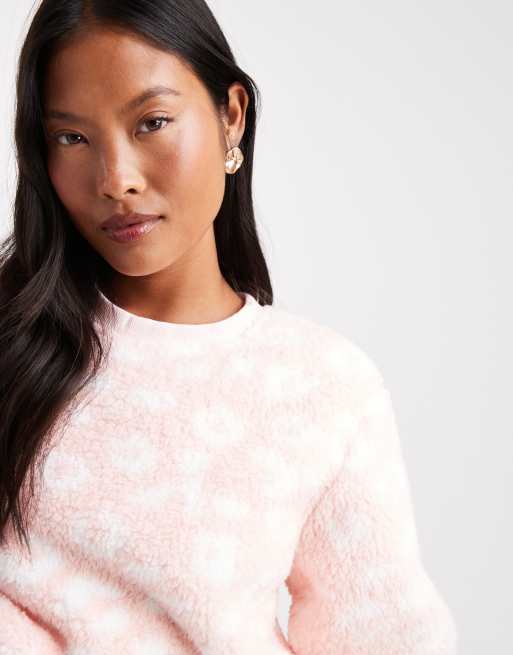 Loungeable Petite – Rosa, leopardmönstrat, mysigt, tvådelat pyjamasset i fårskinnsimitation, 2 av 4