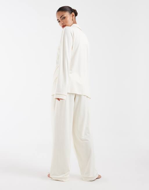 Loungeable Petite super soft jersey revere top and wide leg pyjama set in marshmallow, 4 of 4