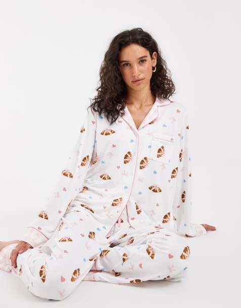 Loungeable pigiama composto da camicia con colletto a rever e pantaloni con stampa croissant e fiocco - view 1