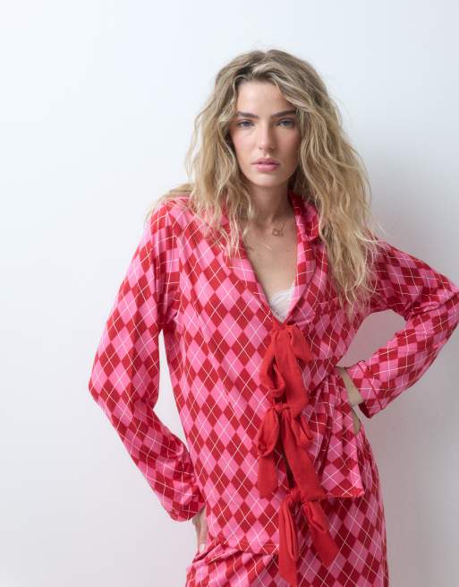 Loungeable pigiama composto da camicia con nodo davanti e pantaloni a quadri argyle rosa e rossi, 4 di 4