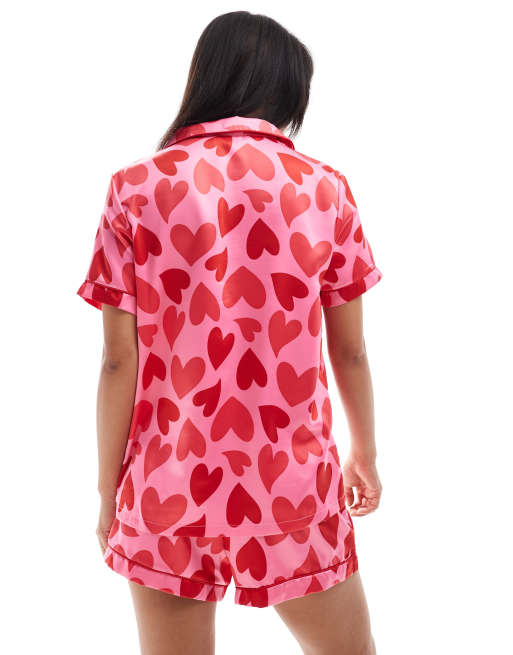 Loungeable - Pigiama con camicia a maniche corte con rever e pantaloncini in raso con stampa a cuori, 4 di 4