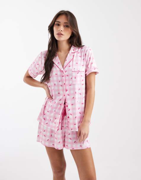 Loungeable - Pigiama con camicia a maniche corte e pantaloncini in jersey super morbido rosa a quadri con stampa di fiocchi - view 1