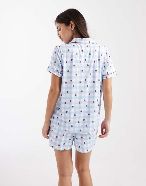 Loungeable - Pigiama in jersey morbidissimo blu a quadri con stampa di fragole composto da camicia a maniche corte e pantaloncini, 3 di 4