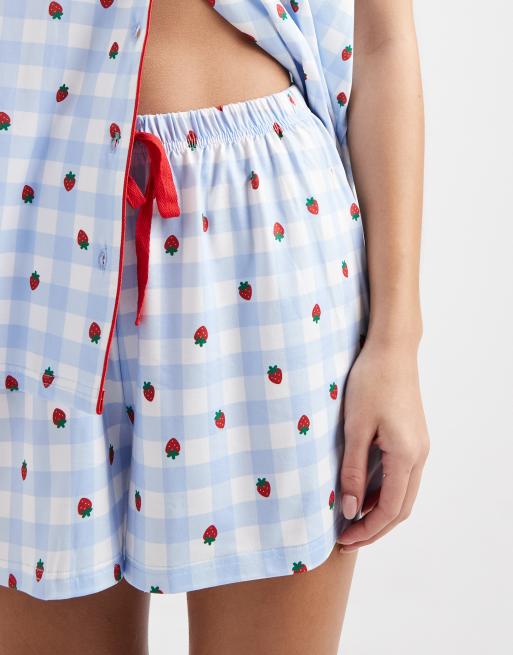 Loungeable - Pigiama in jersey morbidissimo blu a quadri con stampa di fragole composto da camicia a maniche corte e pantaloncini, 4 di 4