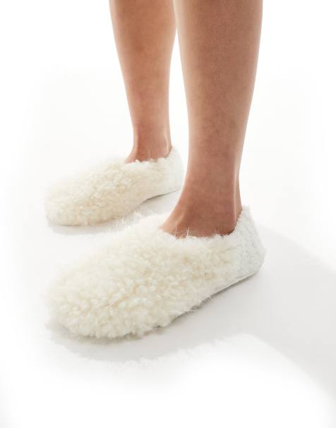 Loungeable - Pluizige pantoffel-sokken met imitatie Mongolian wol in crème - view 1