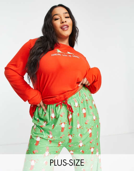 Loungeable Plus - Kerstmis - Pyjamaset met knobiesprint in rood met groen
