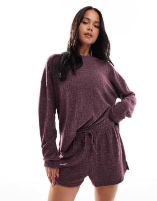 Loungeable - Pullover in Burgunderrot mit Rundhalsausschnitt und Shorts aus superweichem, meliertem Strick