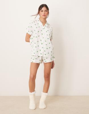 Loungeable - Pyjama aus genopptem Webstoff mit Kaktusprint mit Kurzarmhemd und Shorts-Bunt