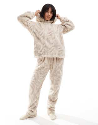 Loungeable - Pyjama-Set aus Fleece in Creme mit Zebramuster und Kapuzenpullover-Weiß