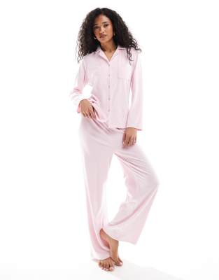 Loungeable - Pyjama-Set aus superweichem Velours in Babyrosa mit Reverskragen