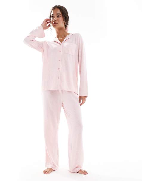 Loungeable - Pyjamaset met geribbelde top met reverskraag en broek met wijde pijpen en biezen in gemêleerd roze - view 1