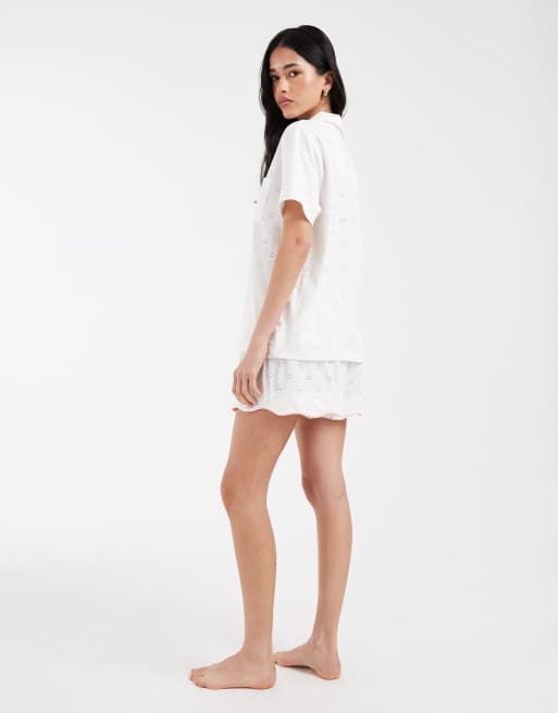 Loungeable - Pyjamaset van jersey met top met reverskraag en short met broderie in wit, 4 van 4