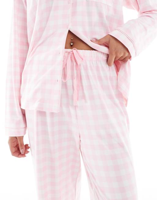 Loungeable - Pyjamassæt med bukser med brede ben og top med reverskrave i superblødt jersey med pink gingham-tern , 4 af 4